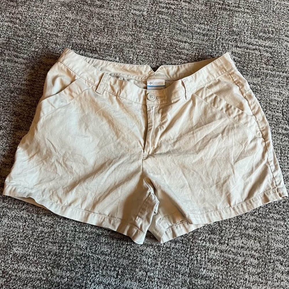 Columbia women’s khaki shorts size 10